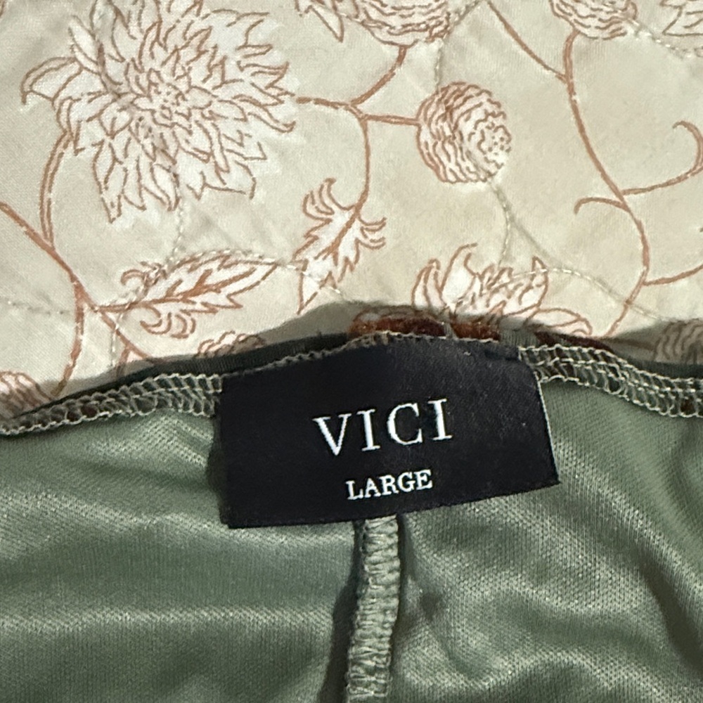 VICI-Cheers To Me Ruched Floral Velvet
Midi Dress - Olive - Picture 6 of 9